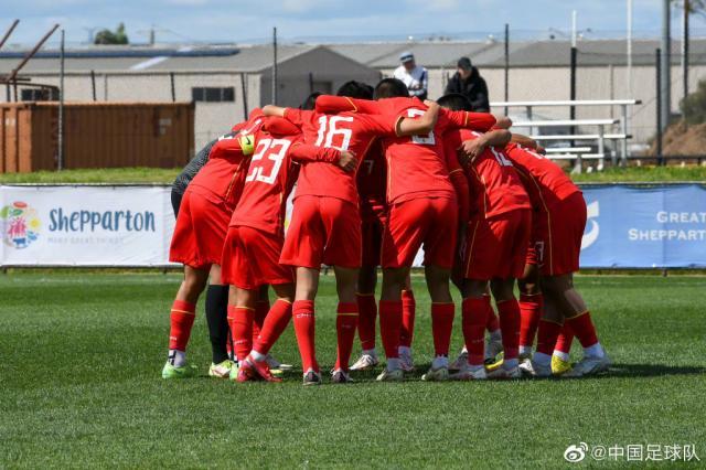 星空官网-杨晨鼓励国少把头抬起来 球队先回悉尼再返广州